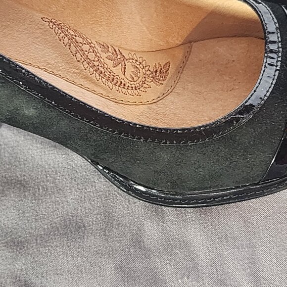 Sofft Black Suede and Patent Leather 3" Peep Toe Bow Detail Dress Pump Size 6.5M - Picture 8 of 16
